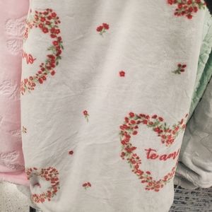 Throw.  Cover.  Te amo